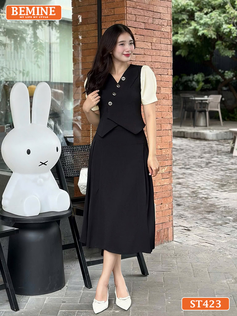 Set áo cổ V đính nút tay phồng chân váy xếp ly ST423 3