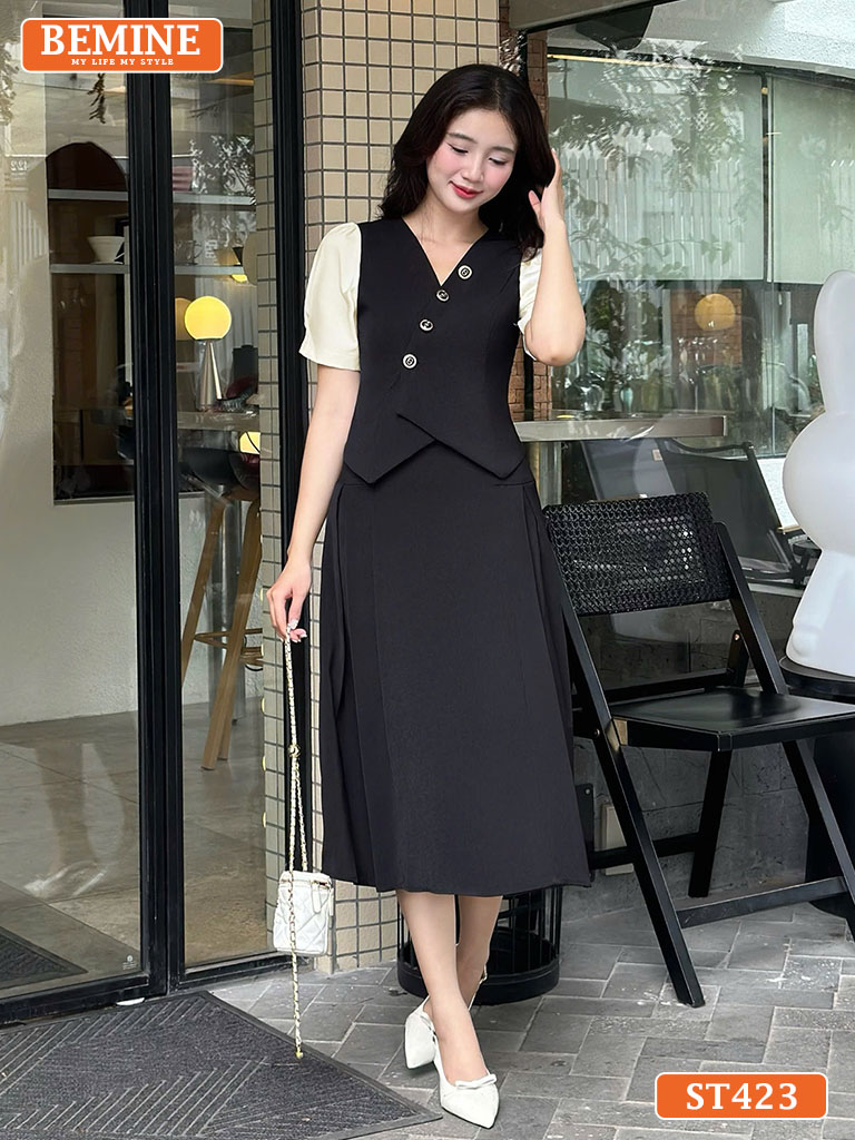 Set áo cổ V đính nút tay phồng chân váy xếp ly ST423 1