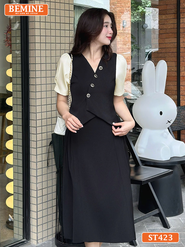 Set áo cổ V đính nút tay phồng chân váy xếp ly ST423