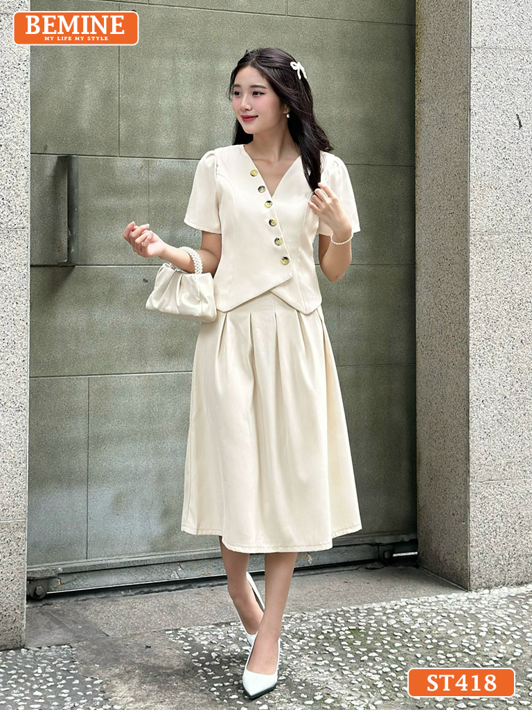 10+ Cách Phối Đồ Đẹp, Tinh Tế Với Chân Váy Chữ A Xếp Ly Set áo cổ V phối nút chân váy dáng xòe ST418