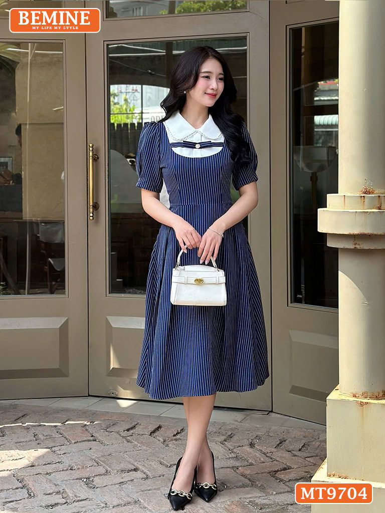 Đầm dạo phố cổ sen dáng dài ngực viền có hoa MT9704