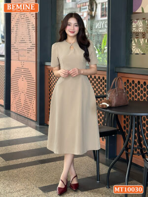 Đầm BEMINE cổ tròn xẻ giọt nước đính cúc MT10030
