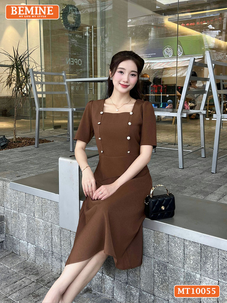 Đầm thiết kế BEMINE cổ vuông đính cúc MT10055