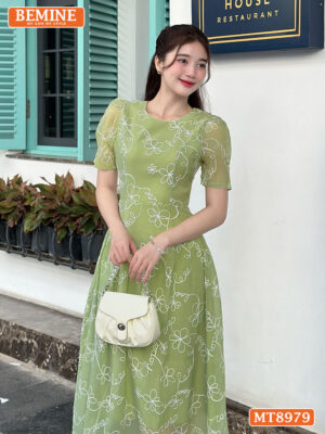 Đầm thiết kế BEMINE hoa nổi cổ tròn dáng xoè MT8979