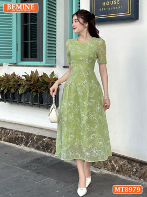 Đầm thiết kế BEMINE hoa nổi cổ tròn dáng xoè MT8979