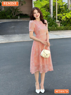 Đầm thiết kế BEMINE hoa nổi cổ tròn dáng xoè MT8979