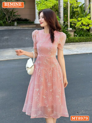 Đầm thiết kế BEMINE hoa nổi cổ tròn dáng xoè MT8979