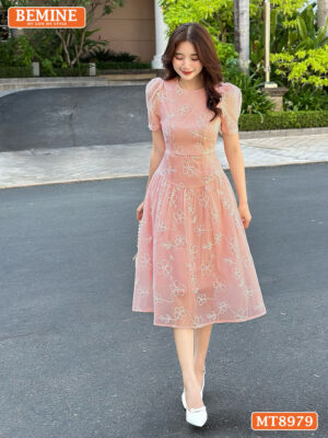 Đầm thiết kế BEMINE hoa nổi cổ tròn dáng xoè MT8979