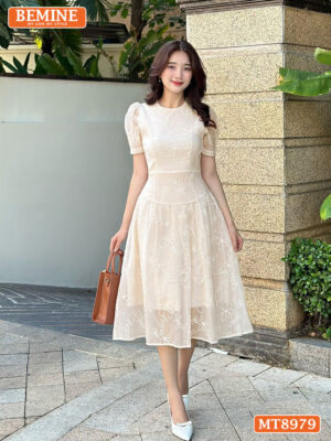 Đầm thiết kế BEMINE hoa nổi cổ tròn dáng xoè MT8979