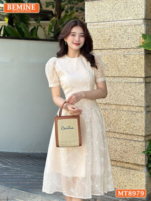 Đầm thiết kế BEMINE hoa nổi cổ tròn dáng xoè MT8979