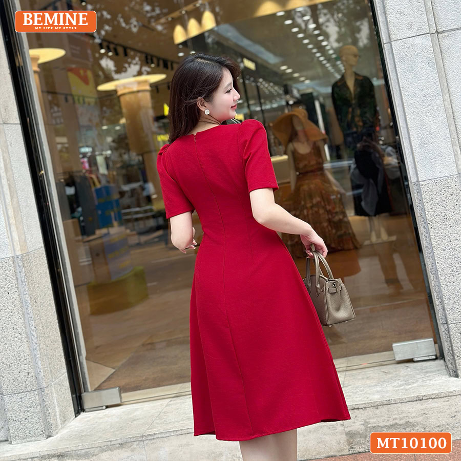 Cận cảnh chất liệu vải cao cấp của mẫu đầm BEMINE MT10100.