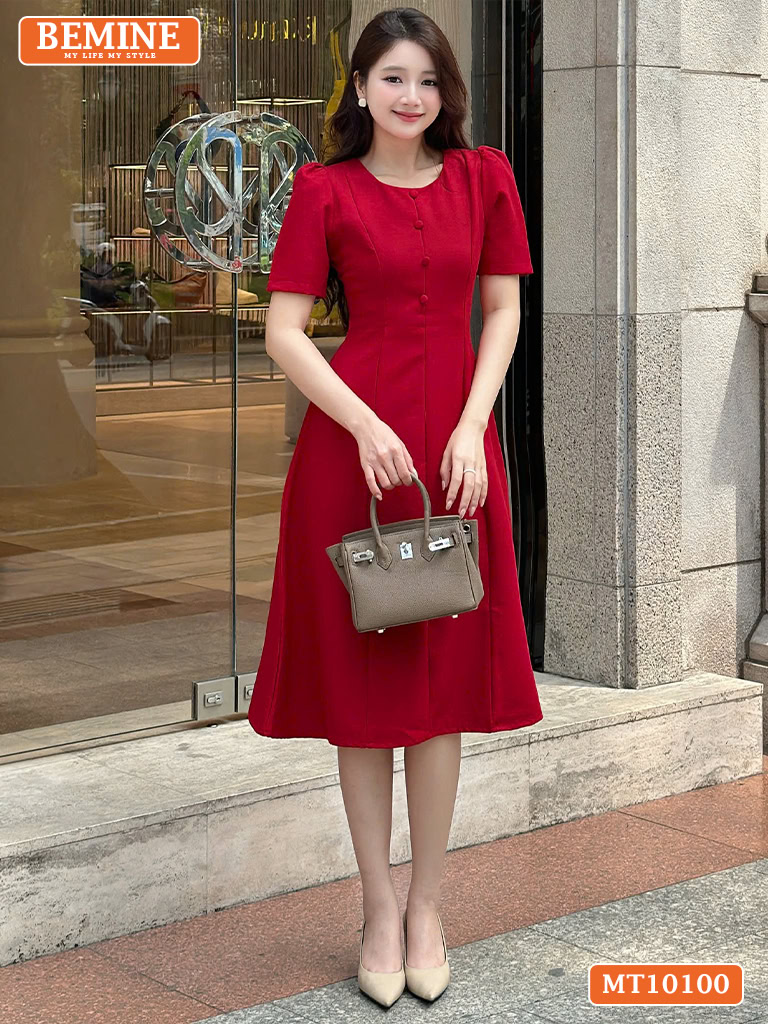 Đầm công sở BEMINE MT10100 màu đỏ rực rỡ và sang trọng.