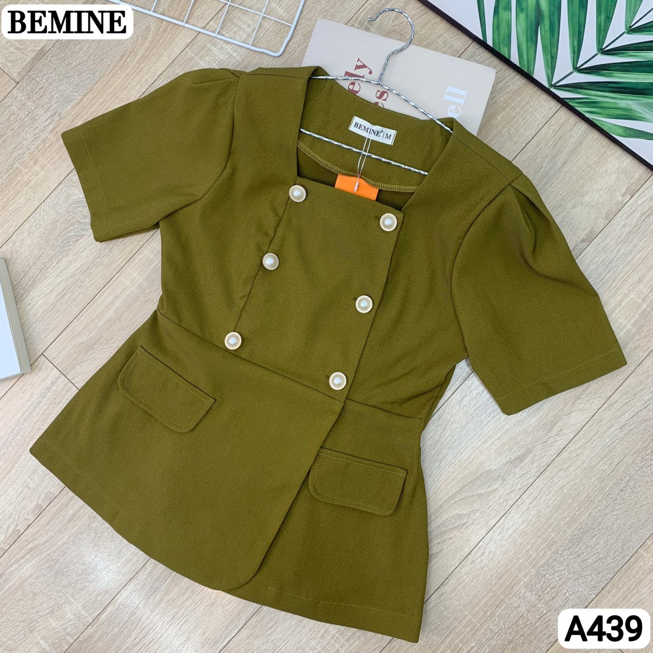 Áo kiểu peplum cổ vuông đính cúc A439