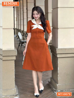Đầm thiết kế BEMINE cổ trụ phối nơ lá MT10079