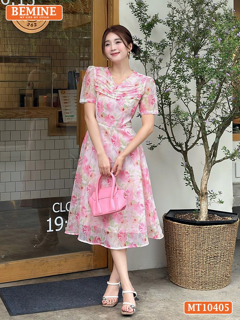 Đầm Thiết Kế BEMINE Dáng Chữ A Cổ Tim Xếp Ly Hoa MT10405