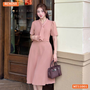Đầm thiết kế BEMINE MT11001 màu hồng cổ tim cách điệu ngọt ngào.