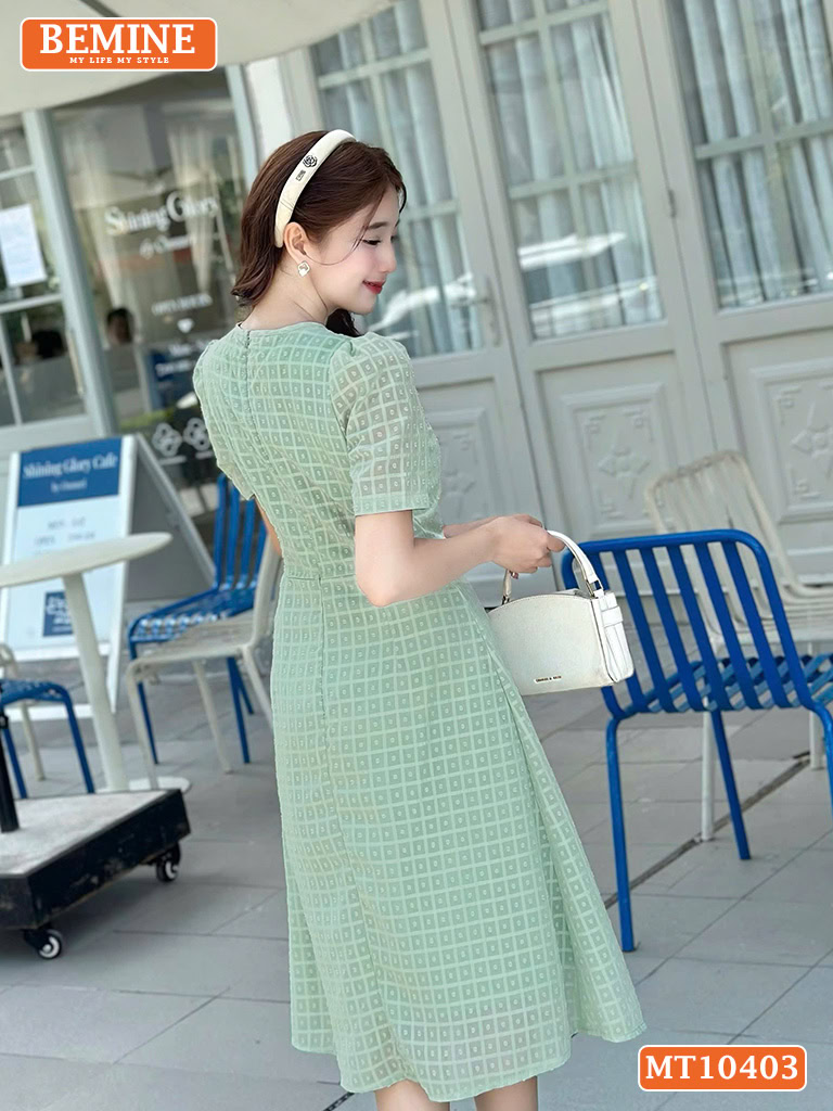 Đầm thiết kế BEMINE cổ tròn dây nơ tơ voan MT10403