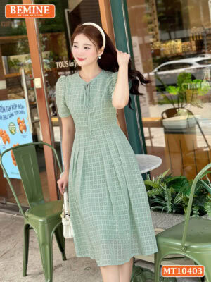 Đầm thiết kế BEMINE cổ tròn dây nơ tơ voan MT10403