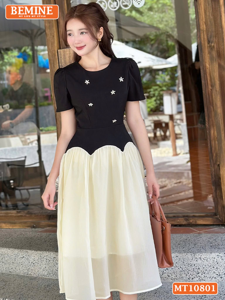 Đầm thiết kế BEMINE cổ tròn charm đá MT10801