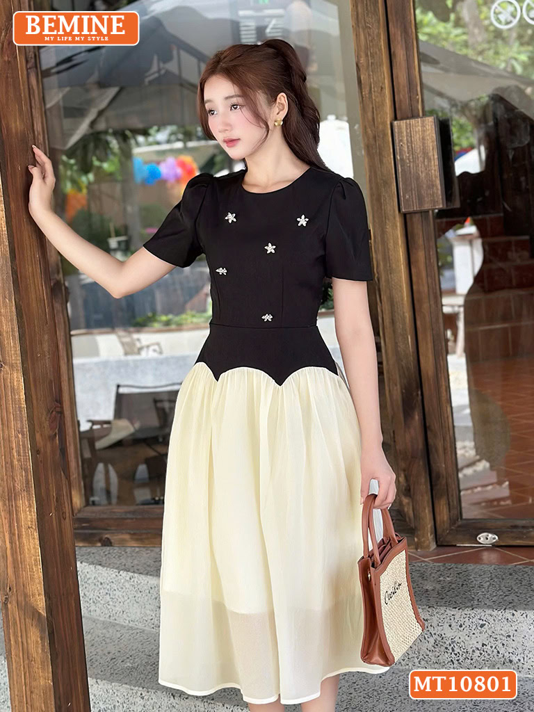 Đầm thiết kế BEMINE cổ tròn charm đá MT10801