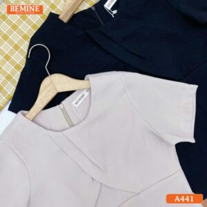 Áo thiết kế BEMINE cổ tròn xếp ly dáng peplum A441
