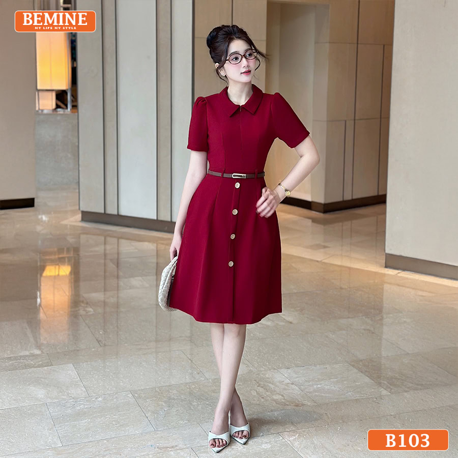 Người mẫu mặc đầm BEMINE B103, cổ đức, khóa kéo trước, dáng ôm nhẹ thanh lịch