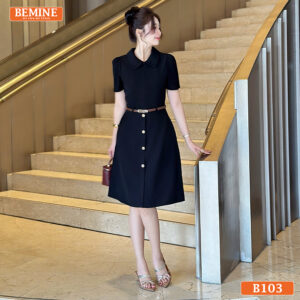 Ảnh chụp toàn thân đầm BEMINE B103 cổ đức khóa kéo trước, phù hợp mặc đi làm hàng ngày | Đầm đen