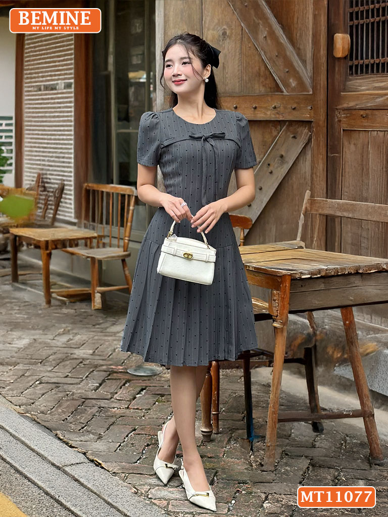 Đầm thiết kế BEMINE cổ đính nơ tùng xếp ly MT11077