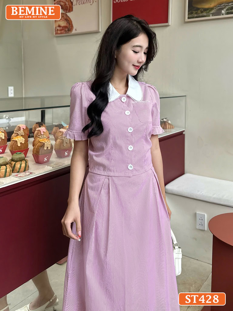Set thiết kế BEMINE ST428 gồm áo sơ mi thanh lịch phối chân váy công sở thời thượng.
