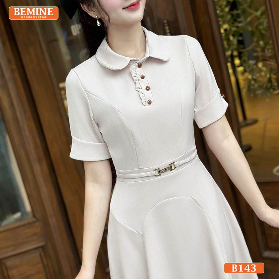 Chi tiết đai eo có thể điều chỉnh của chiếc đầm thiết kế BEMINE B143, làm nổi bật vòng eo.