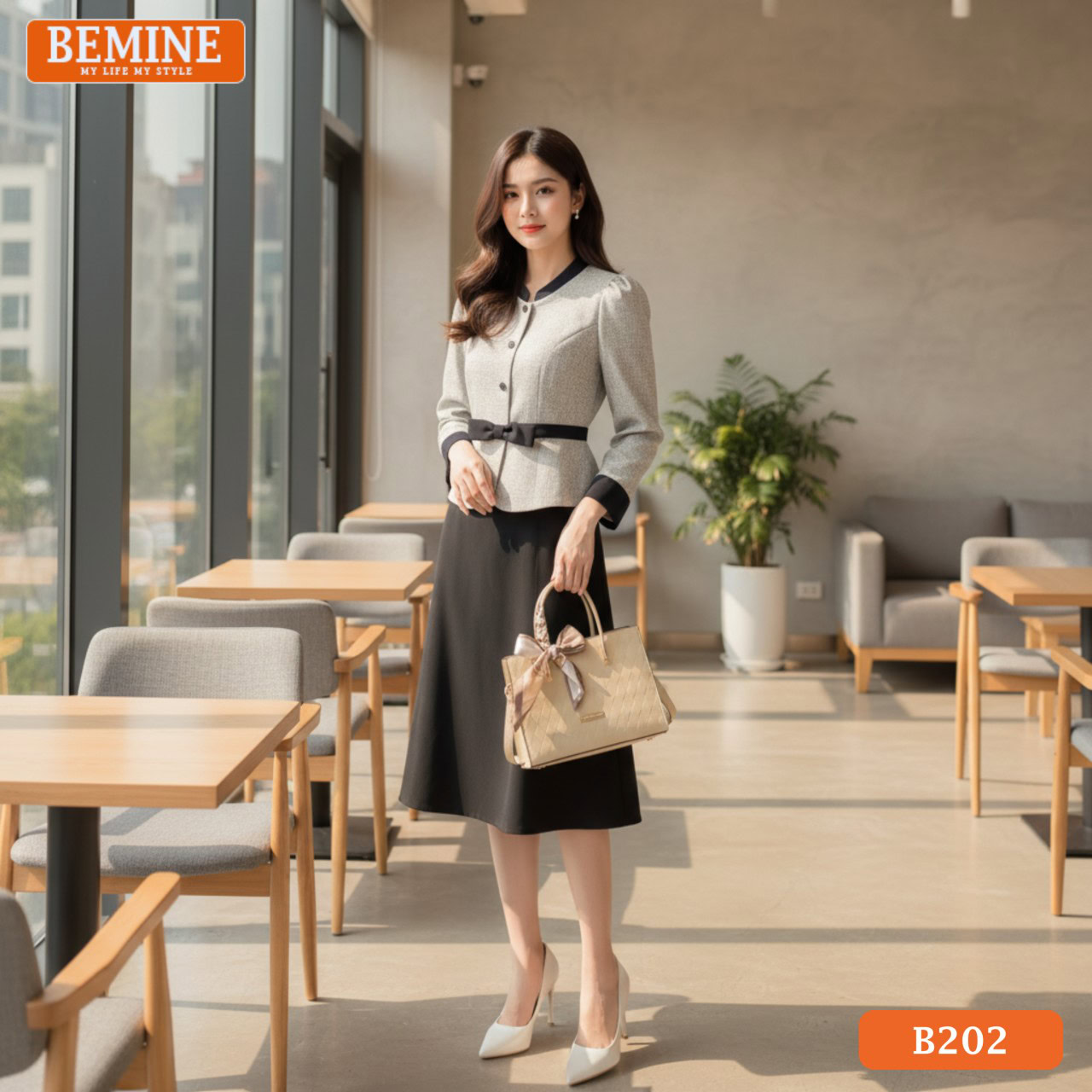 Đầm thiết kế BEMINE Peplum Công Sở Dáng Chữ A Cổ Trụ B202 Tay Dài Đầm công sở BEMINE B202, cổ trụ, có Peplum giúp định hình vòng eo, dáng chữ A chuẩn form