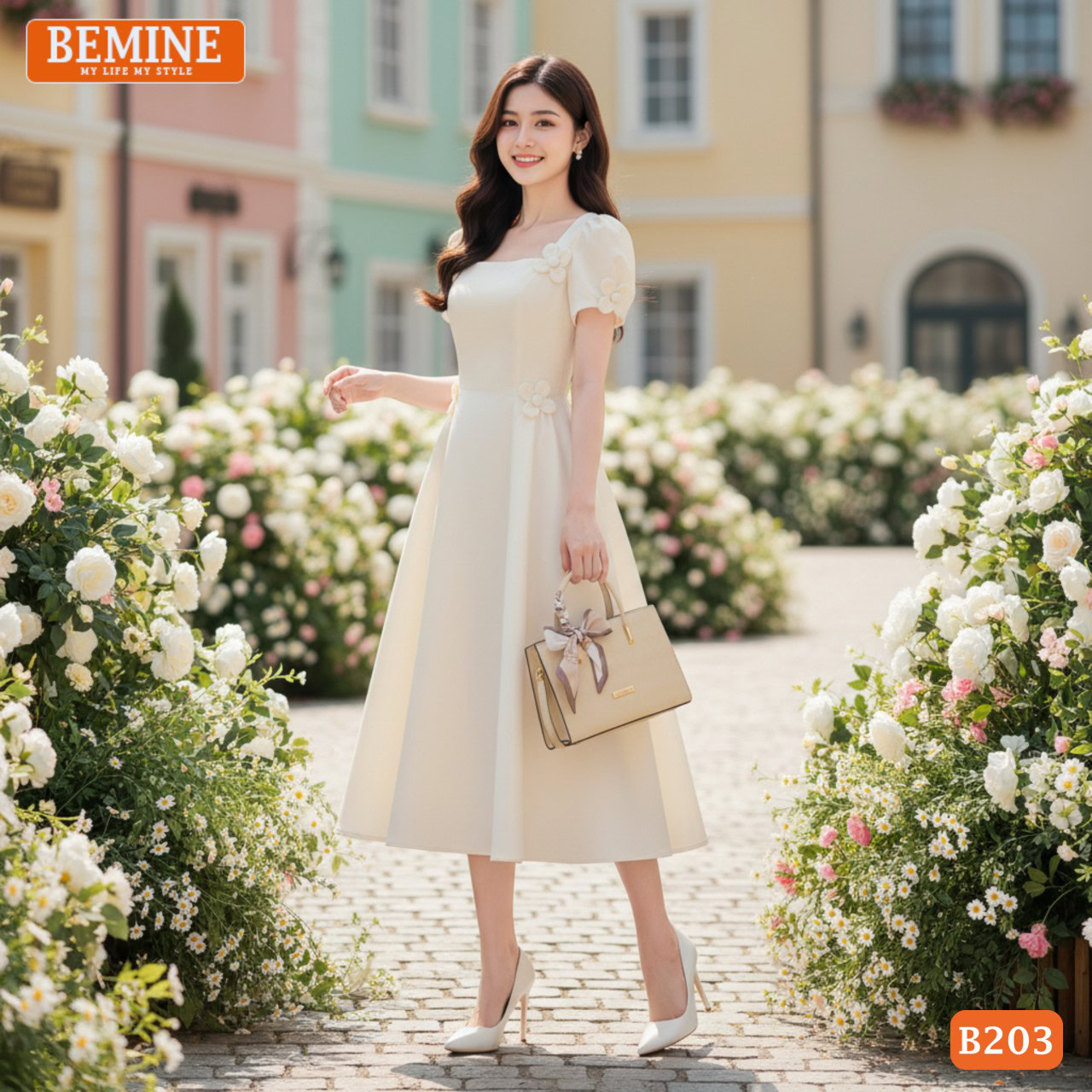 Đầm thiết kế BEMINE cổ vuông đính hoa B203 dáng chữ A phù hợp đi chơi Người mẫu mặc đầm thiết kế BEMINE B203 dáng chữ A, cổ vuông đính hoa, phong cách dịu dàng