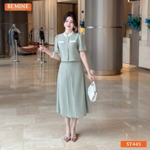Set thiết kế BEMINE ST445, cổ trụ, dáng dài, là lựa chọn lý tưởng cho trang phục văn phòng thu đông.