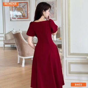 Đầm thiết kế BEMINE B411 màu đỏ rực rỡ, dáng chữ A công sở thanh lịch và nổi bật.