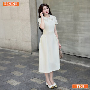 Ảnh chụp toàn thân đầm BEMINE T108 dáng dài, giúp người mặc trông thanh thoát và kiêu sa hơn.