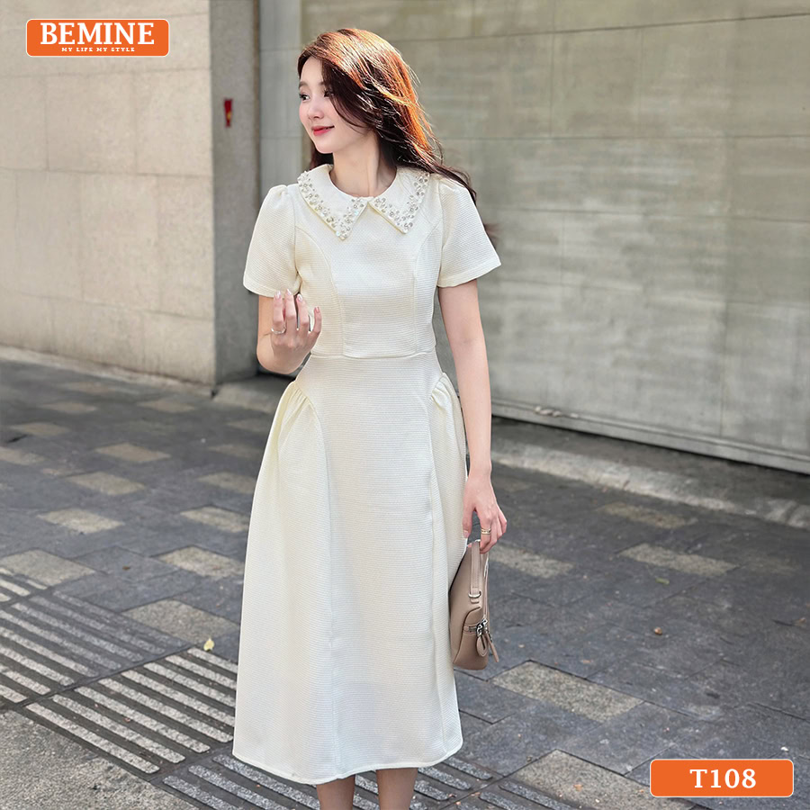 Người mẫu diện đầm BEMINE T108 dáng dài thướt tha, phong cách dự tiệc đẳng cấp và cuốn hút.