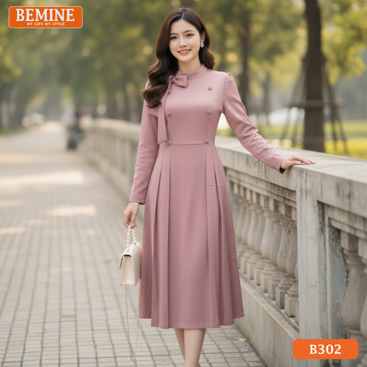 Đầm thiết kế BEMINE B302 dáng chữ A, công sở, nổi bật với cổ trụ đứng (Mandarin collar) kín đáo.