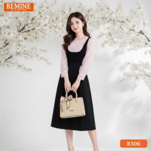 Người mẫu mặc đầm thiết kế BEMINE B306 dáng chữ A, nhún bèo, thể hiện phong cách nữ tính công sở.