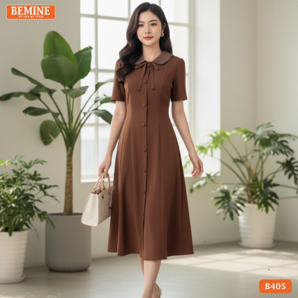Chi tiết cổ sen cổ điển tạo điểm nhấn duyên dáng cho mẫu đầm công sở thiết kế BEMINE B405 mới nhất.