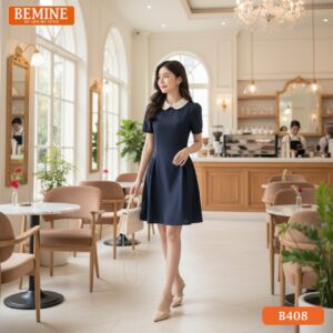 Người mẫu diện đầm BEMINE B408 dáng chữ A cổ sen, phong cách nhẹ nhàng phù hợp đi làm và đi chơi.