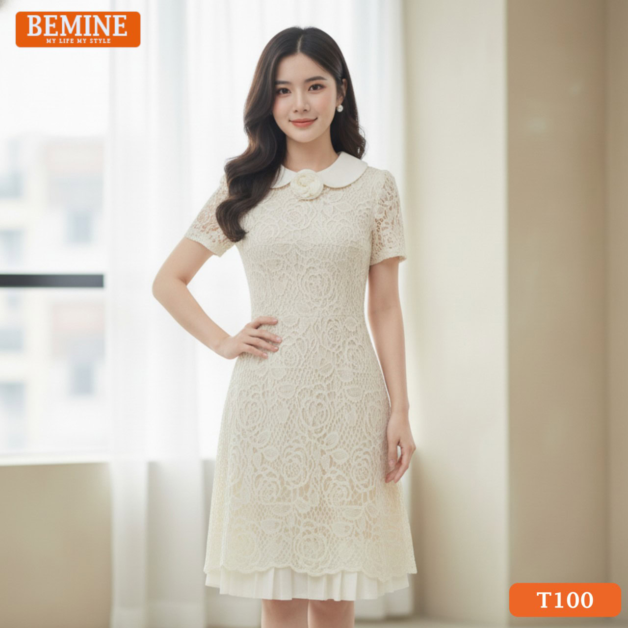 Mẫu đầm chữ A BEMINE T100 màu trắng tinh khôi với chi tiết ren hoa nổi bật ở phần cổ sen.