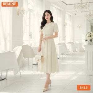 Ảnh cận cảnh chi tiết hoa đính và đường xếp ly tỉ mỉ trên eo của mẫu đầm thiết kế BEMINE B413.