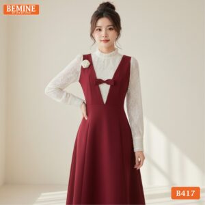 Cận cảnh chất liệu ren hoa và tay dài của đầm BEMINE B417.