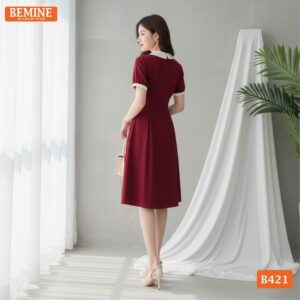 Đầm BEMINE B424 phù hợp cho nàng diện đi làm hoặc đi tiệc nhẹ.