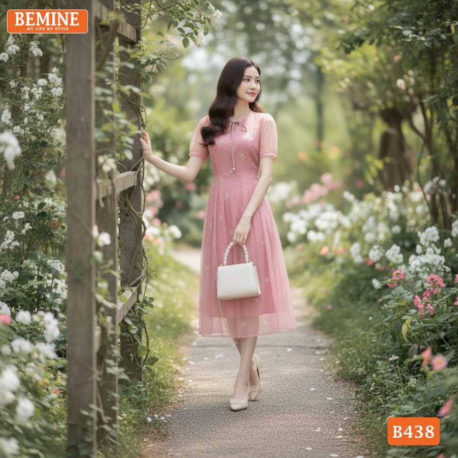 Ảnh chụp toàn thân đầm thiết kế BEMINE B438 dài 110cm.