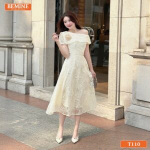 Cận cảnh chất liệu ren và đường may sắc sảo của đầm BEMINE T110.