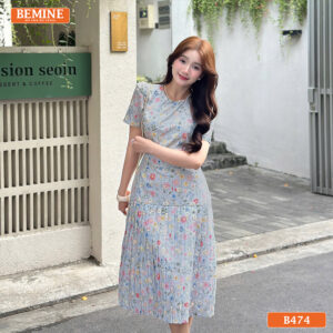 Người mẫu diện đầm BEMINE B474 in hoa trẻ trung đi làm.