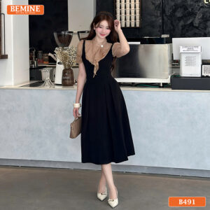 Đầm BEMINE B491 cổ trụ mang phong cách hiện đại và nhã nhặn.