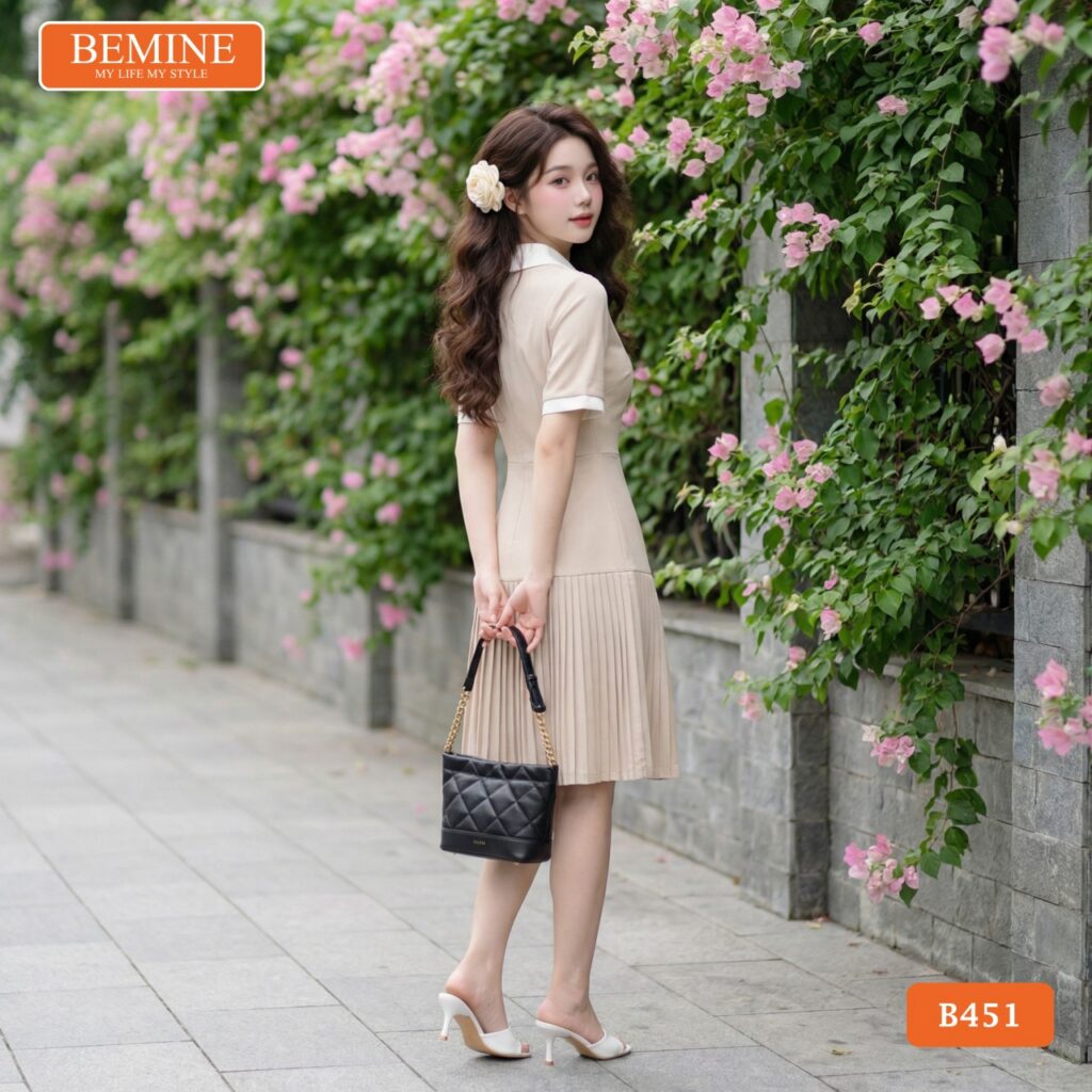 Đầm Thiết Kế BEMINE Chữ A Cổ Sen Chân Váy Xếp Ly B451 4 Đầm BEMINE B451 mang lại vẻ ngoài trẻ trung và năng động.