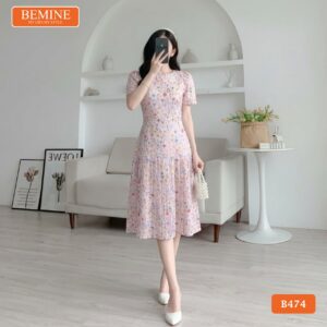 Ảnh chụp toàn thân đầm thiết kế BEMINE B474 in hoa nhã nhặn.